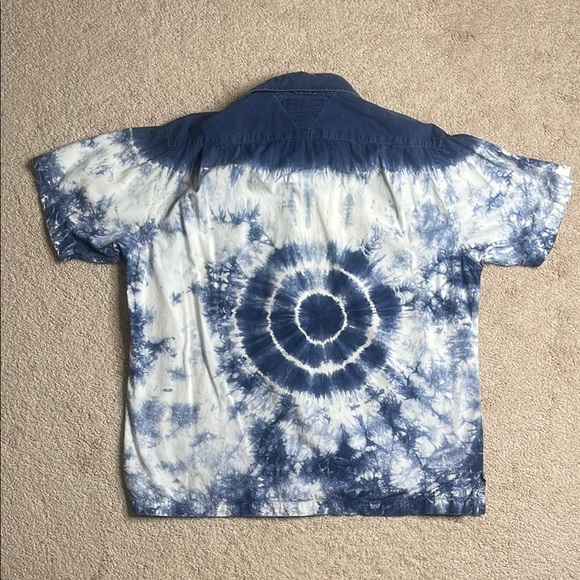 Tommy Hilfiger Blue and White Tie-Dye Casual Button Down Shirt - Picture 3 of 5
